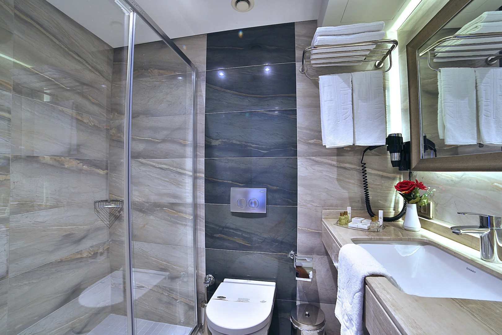 Photo - Corner Hotel Laleli