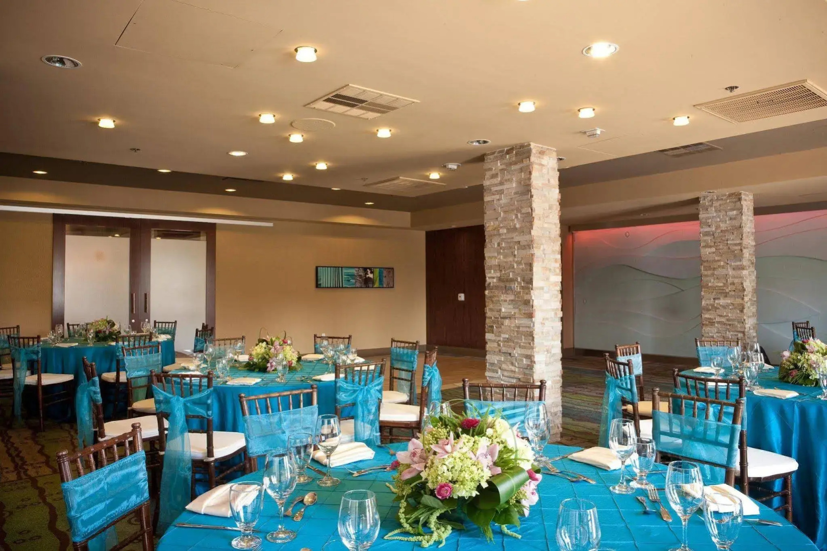 Photo - Embassy Suites by Hilton San Diego La Jolla