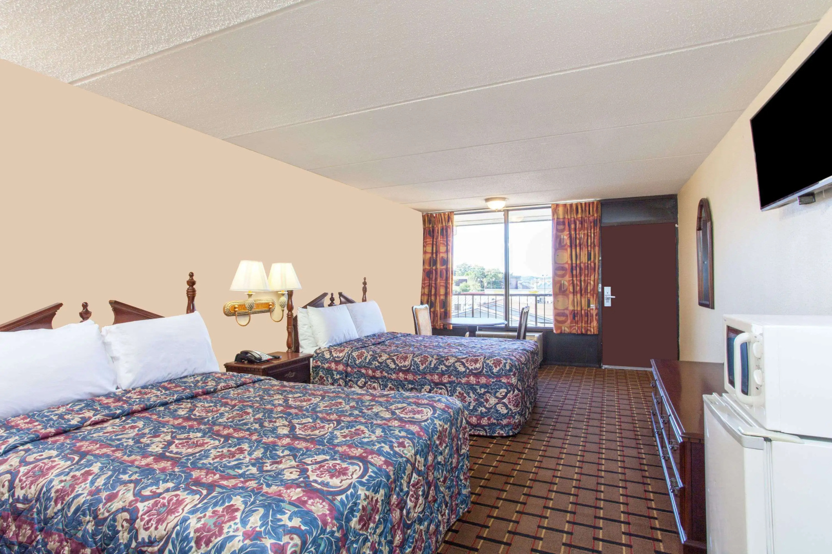 Photo - Clarion Inn & Suites near the Leconte Center Pigeon Forge
