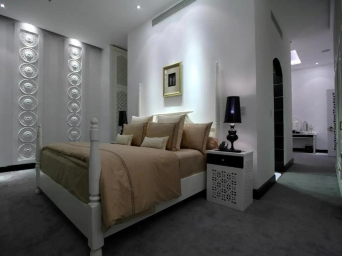 Photo - Chloe Gallery