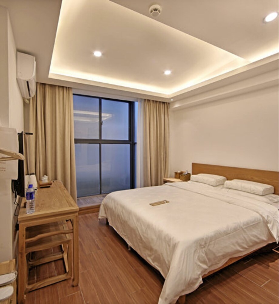 Wuyishan Old Street Hill Lodge