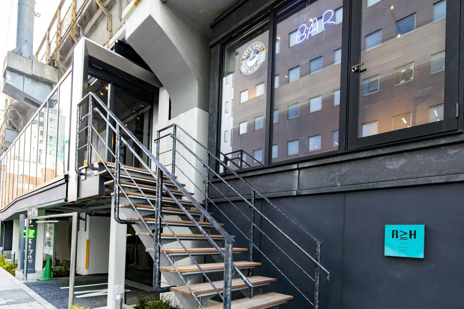 Foto - Under Railway Hotel Akihabara