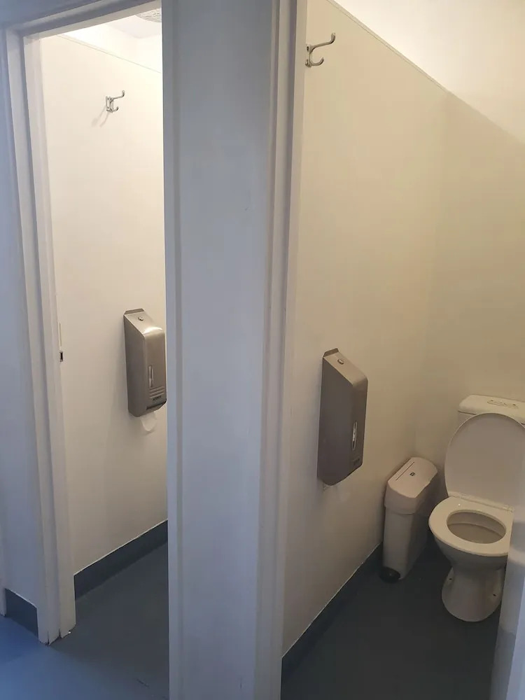 Photo - College Lawn Hotel