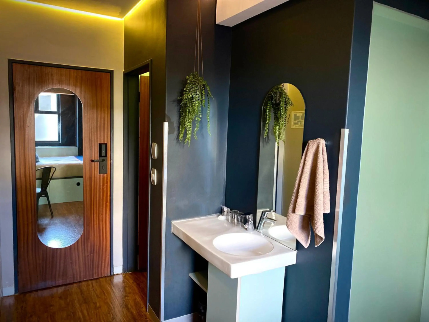 Photo - Bannister Hotel