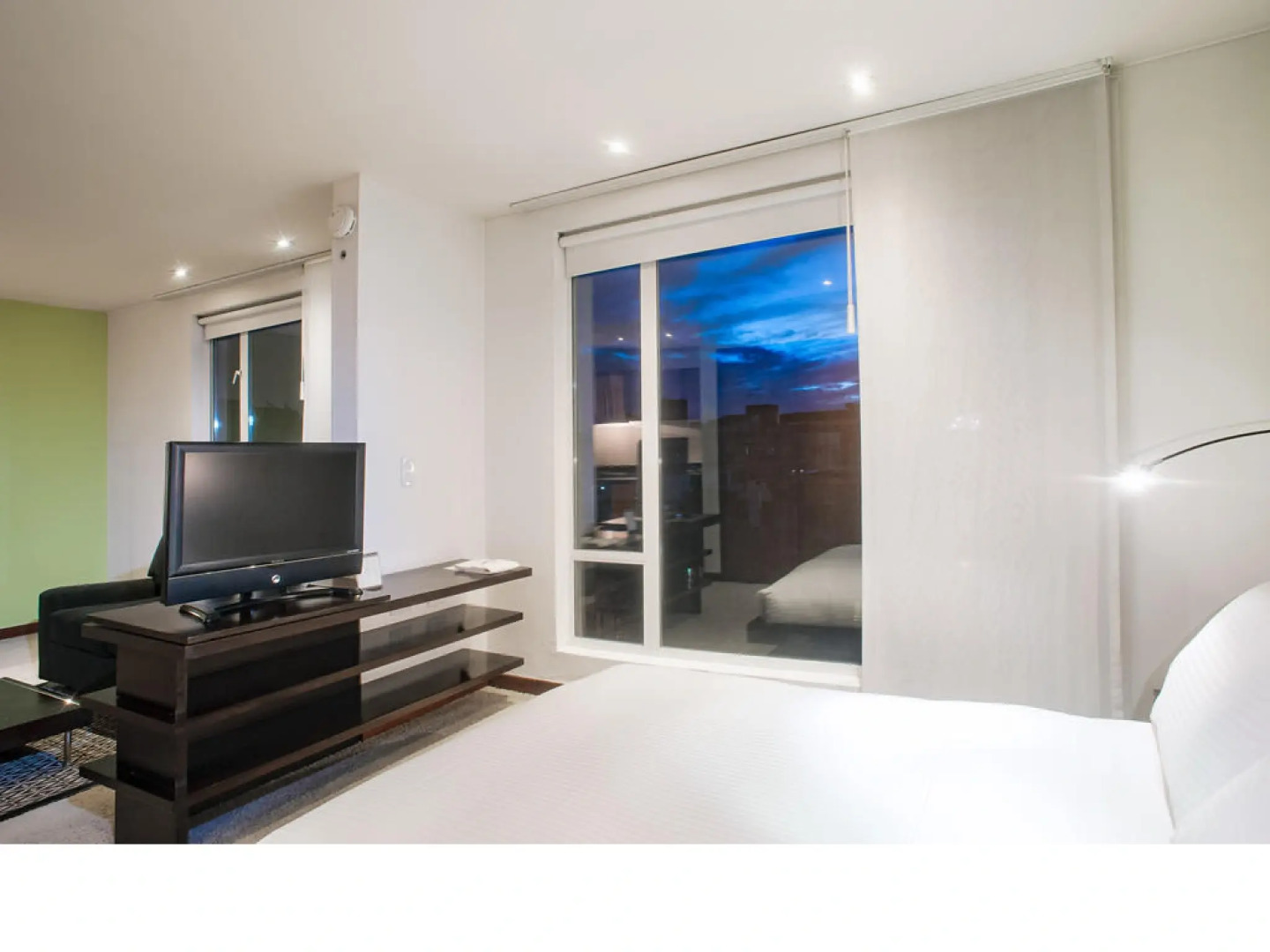 Photo - Richmond Suites Hotel