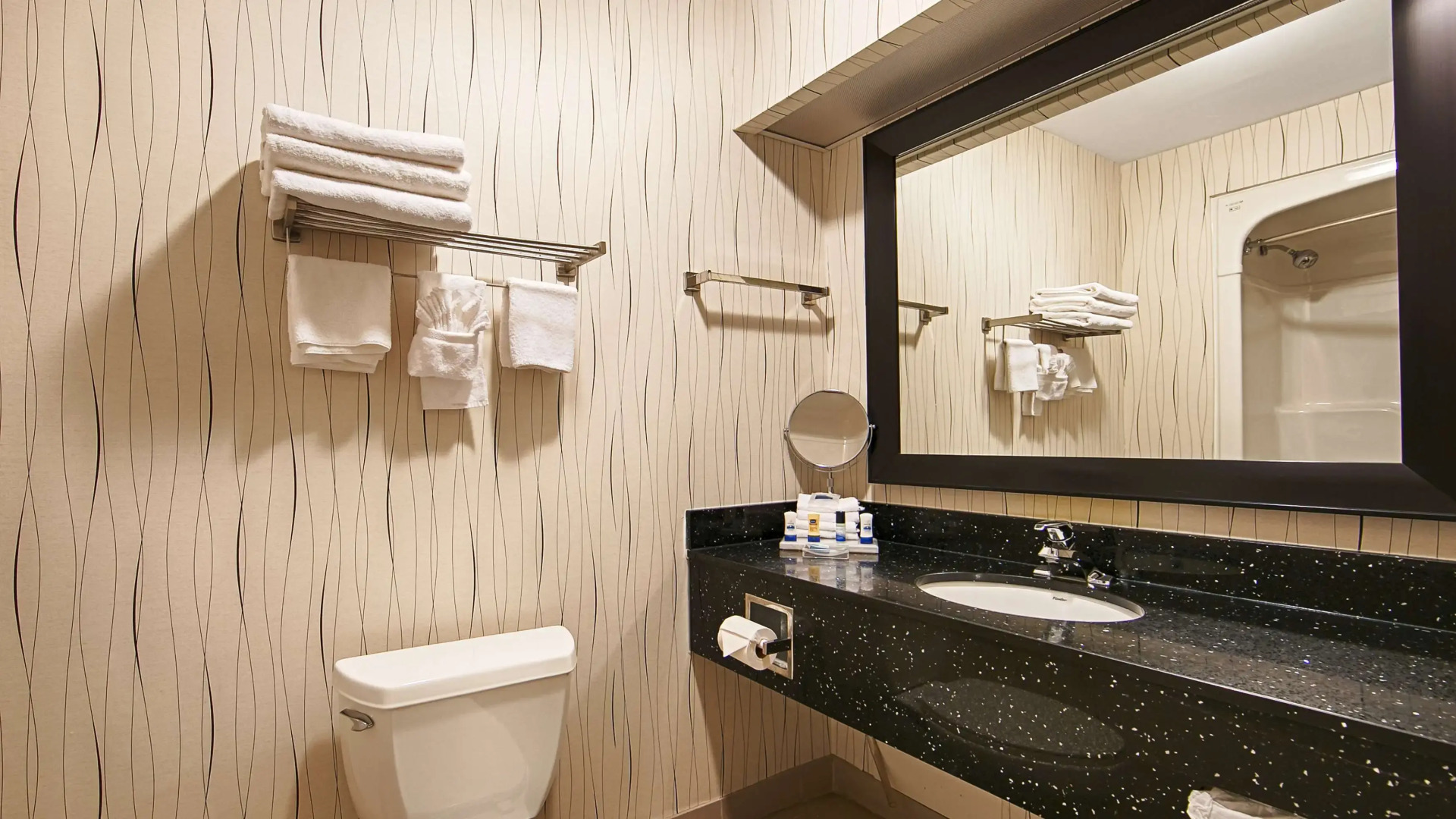 Photo - Best Western Plus Travel Hotel Toronto Airport