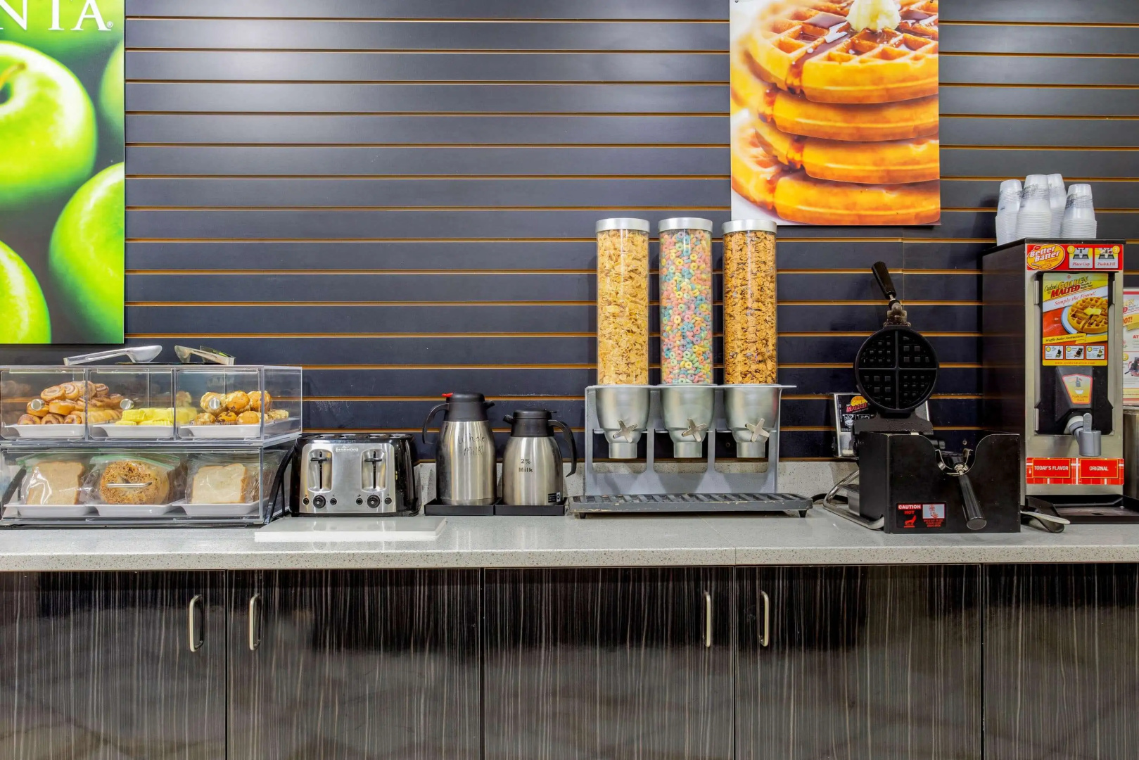 Photo - La Quinta Inn & Suites by Wyndham Springfield IL