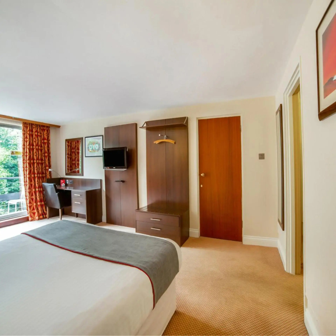 Photo - OYO The Bridge House Hotel