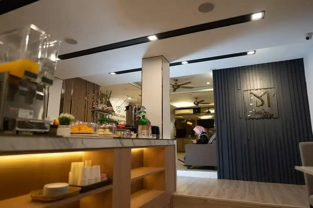 Photo - Malades House