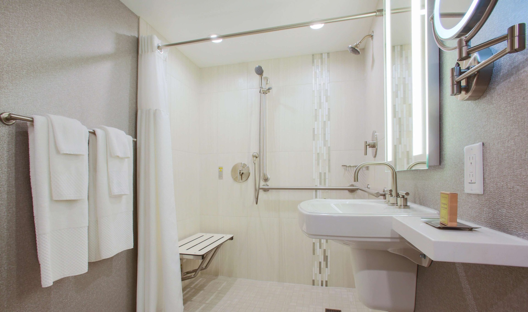 Photo - DoubleTree by Hilton Chicago - Alsip