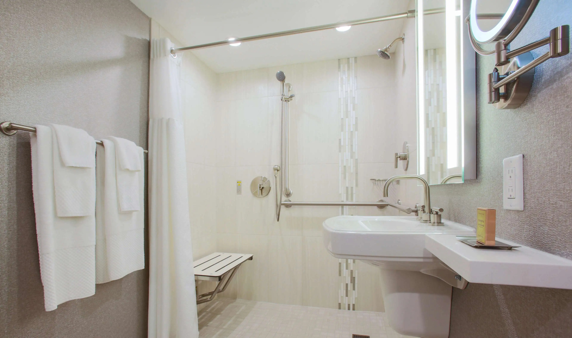 Photo - DoubleTree by Hilton Chicago - Alsip