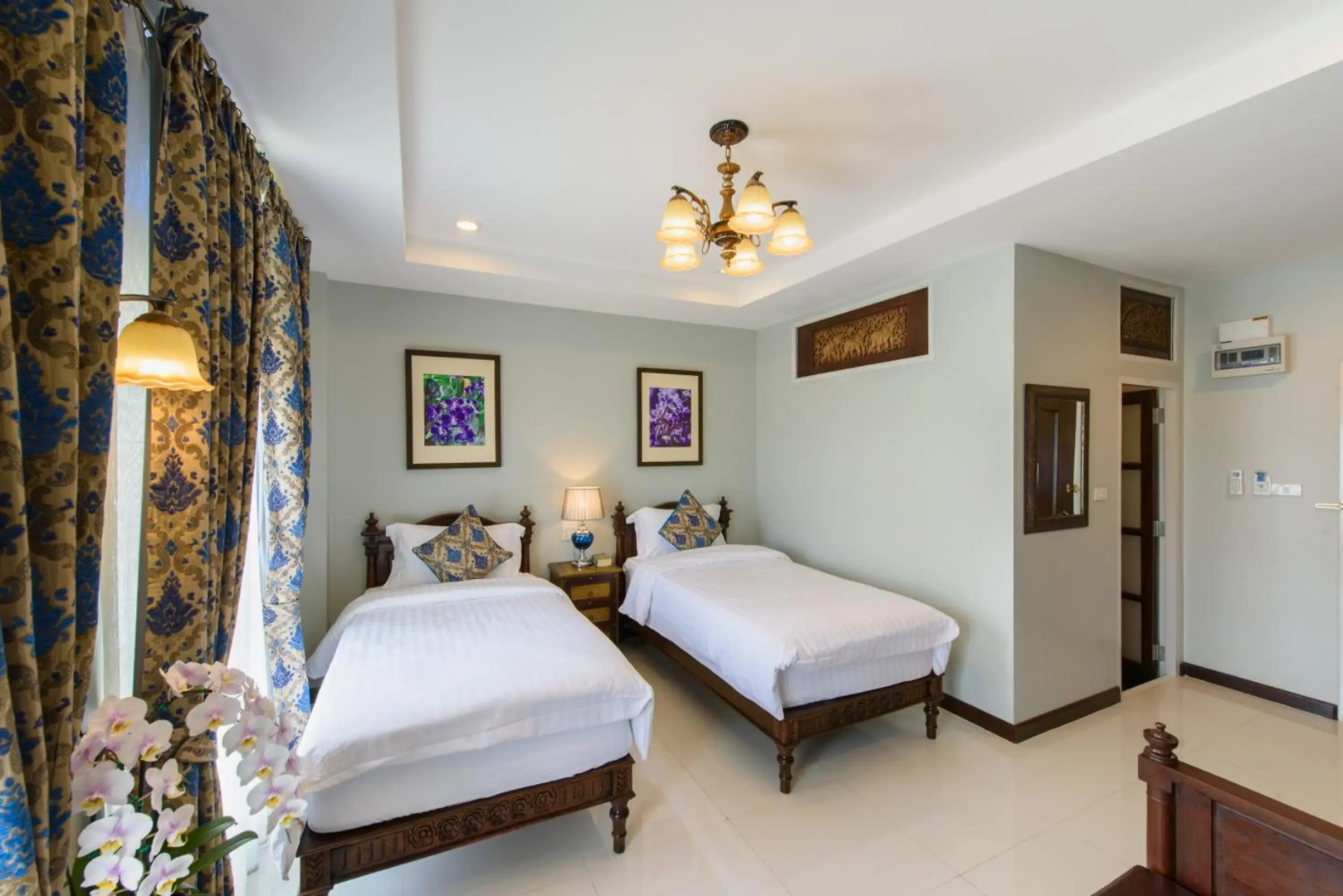 Foto - The Velvet Orchid