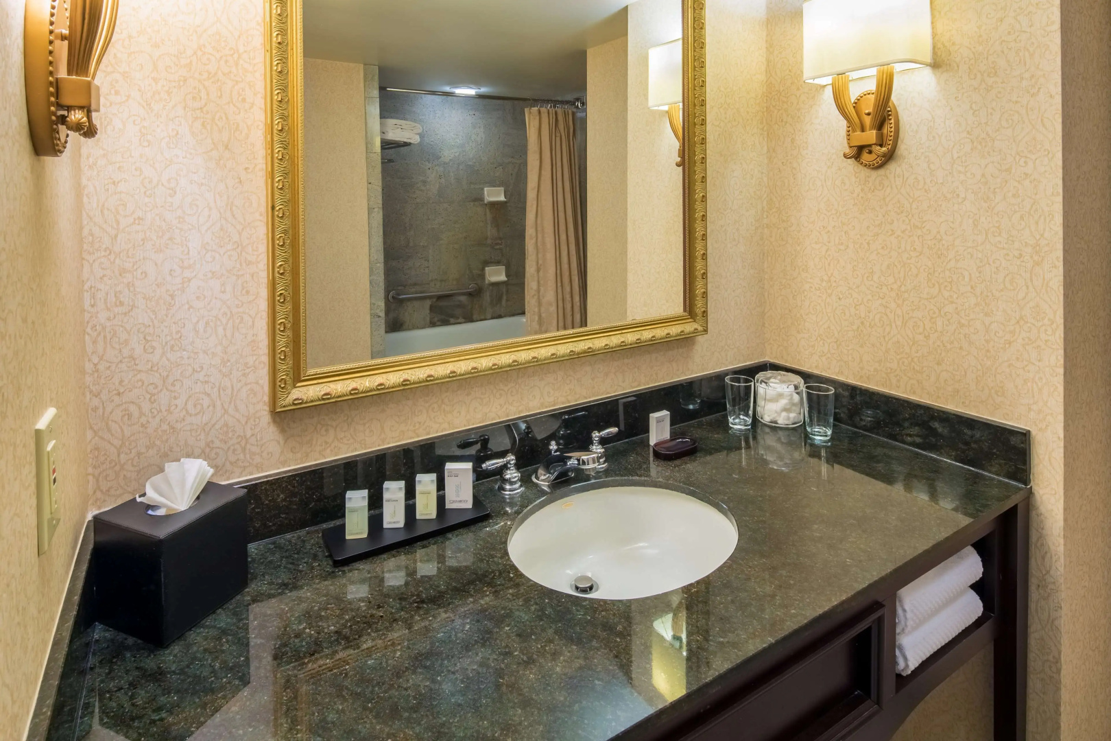 Photo - Embassy Suites by Hilton Portland Downtown