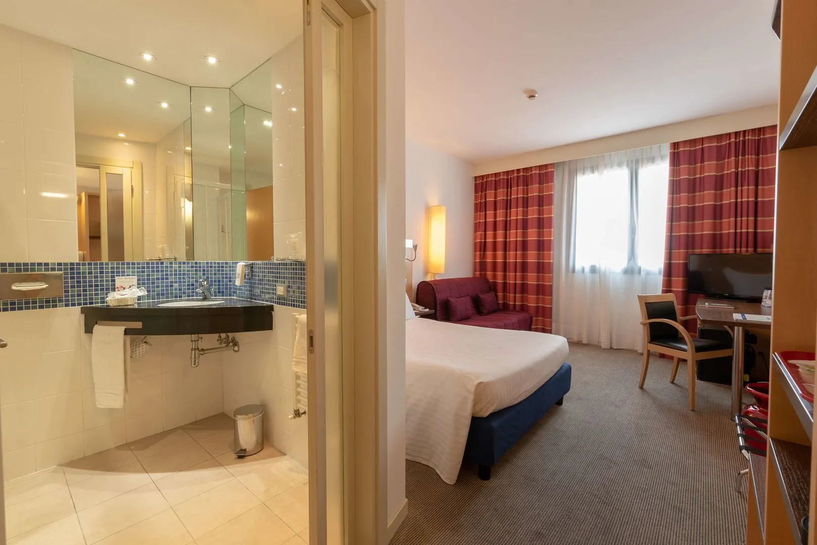 Photo - Best Western Palace Inn Hotel