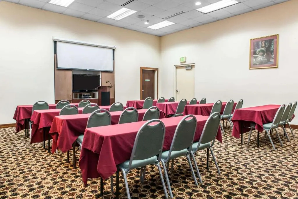 Photo - Clarion Inn & Suites Indianapolis Northwest