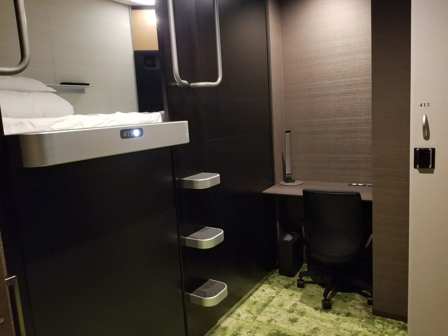 Photo - Glansit Akihabara Comfort Capsule Hotel