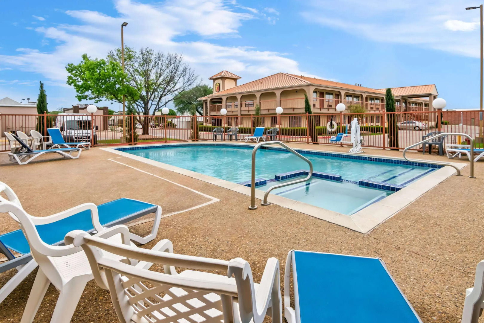 Photo - Super 8 by Wyndham Grand Prairie Southwest