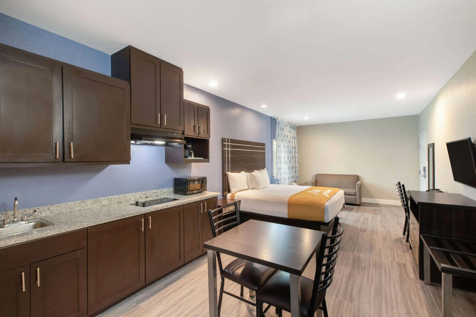 Photo - Days Inn & Suites by Wyndham La Porte