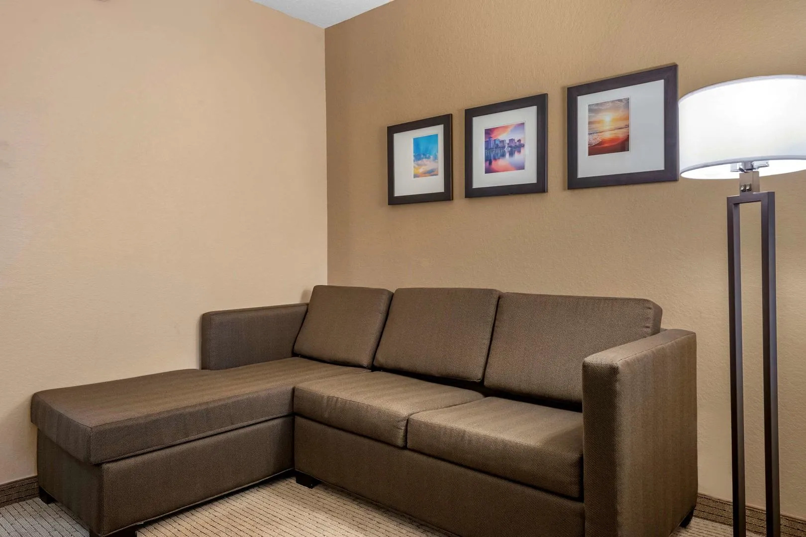 Photo - Comfort Suites Orlando Airport