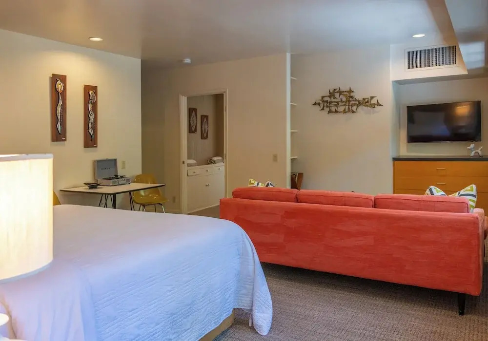 Photo - The Hideaway - 21 and Over