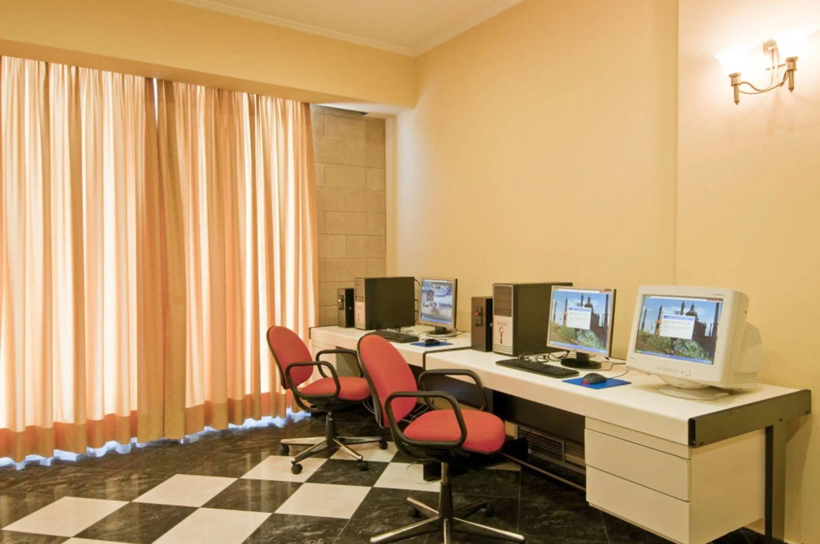 Photo - Alexandra Hotel