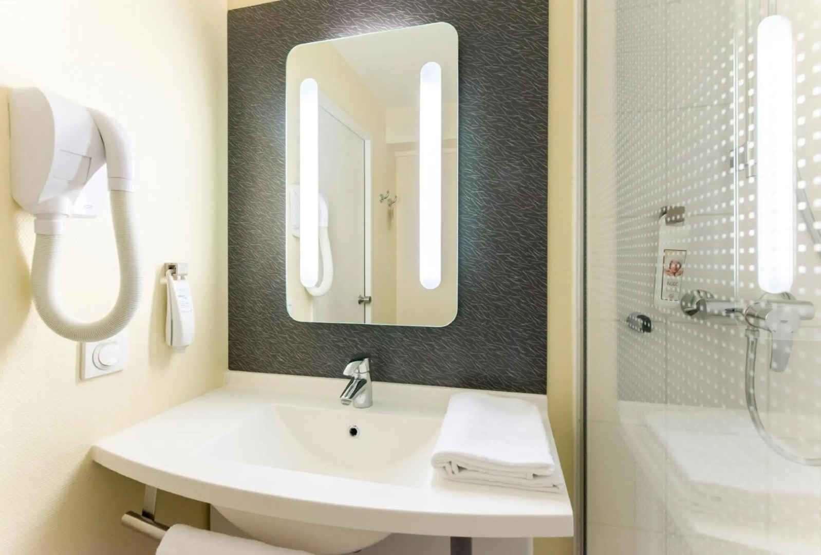 Photo - B&B HOTEL Barcelona Viladecans