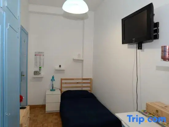 Photo - Room-single Room in Cozy and Comfortable