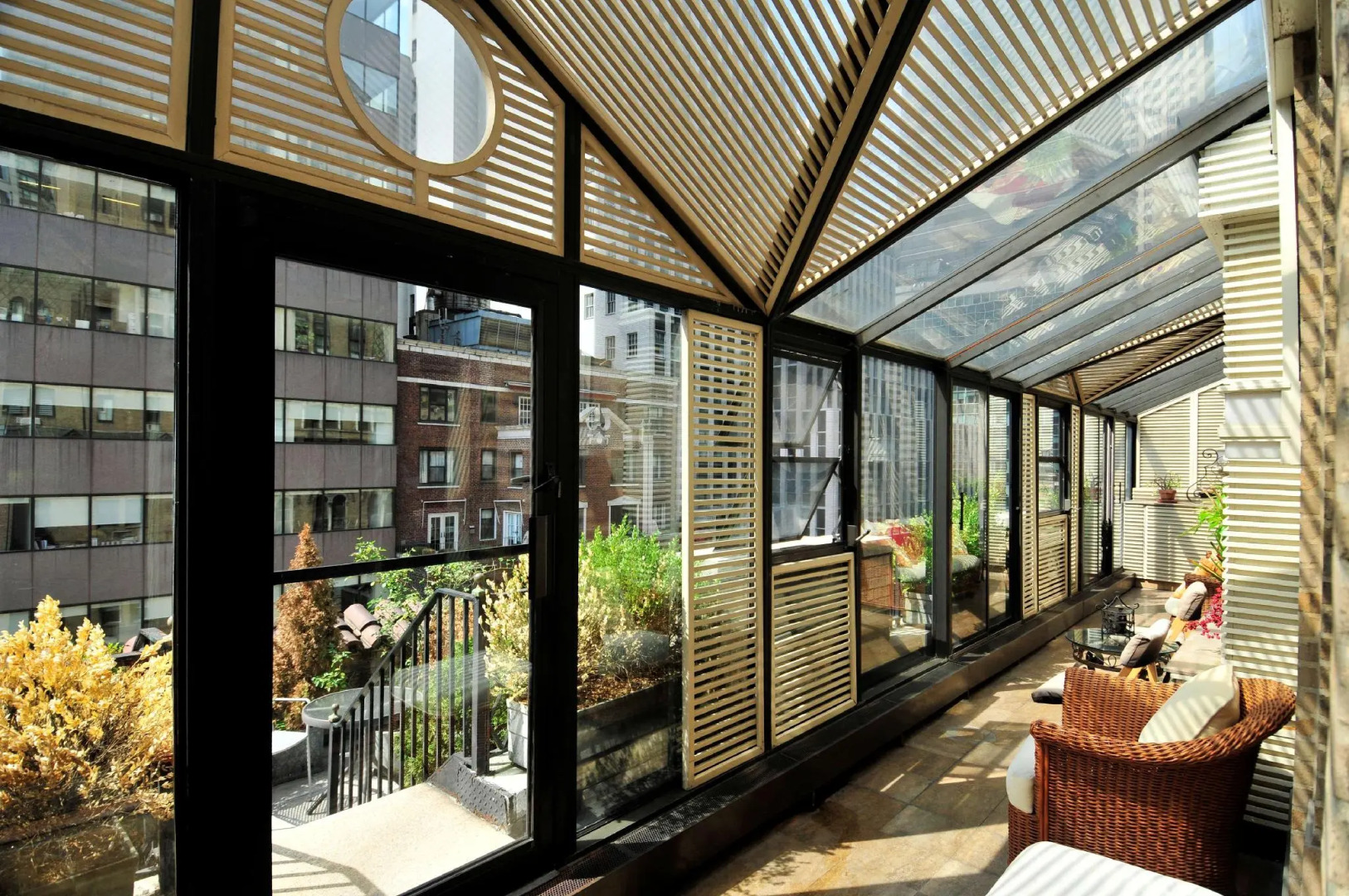 Photo - Lombardy Hotel