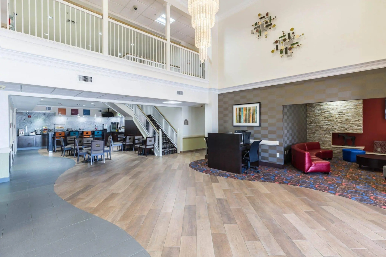 Foto - Econo Lodge Inn & Suites East