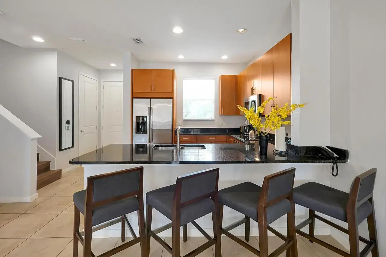 Photo - Four Bedroom Townhouse in Regal Oaks at Old Town