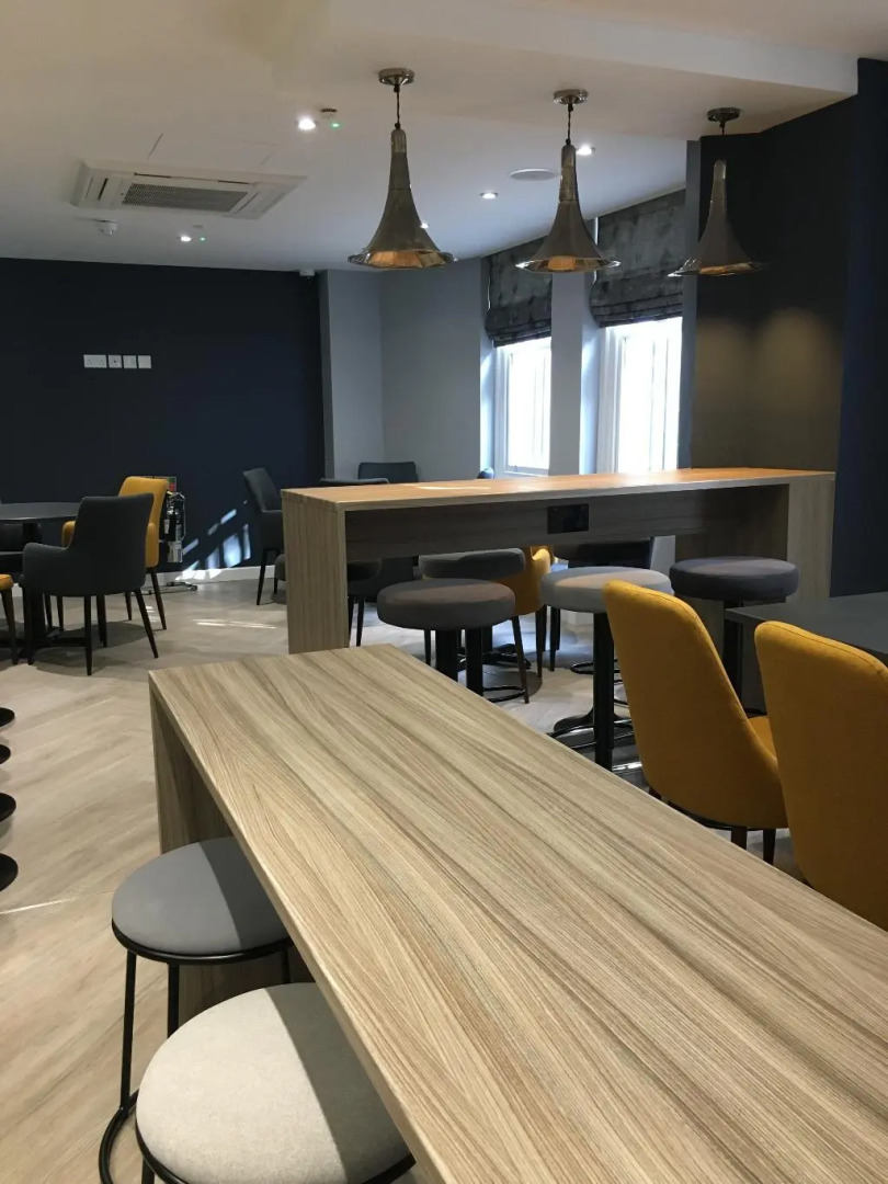 Photo - Oliver Plaza Hotel