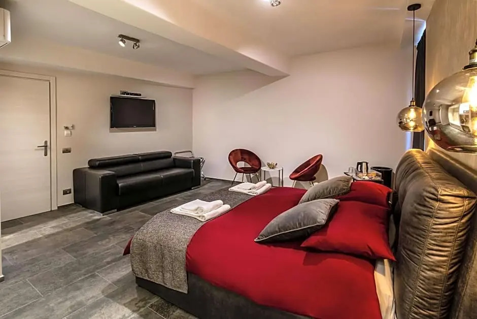 Photo - Black And White Suite