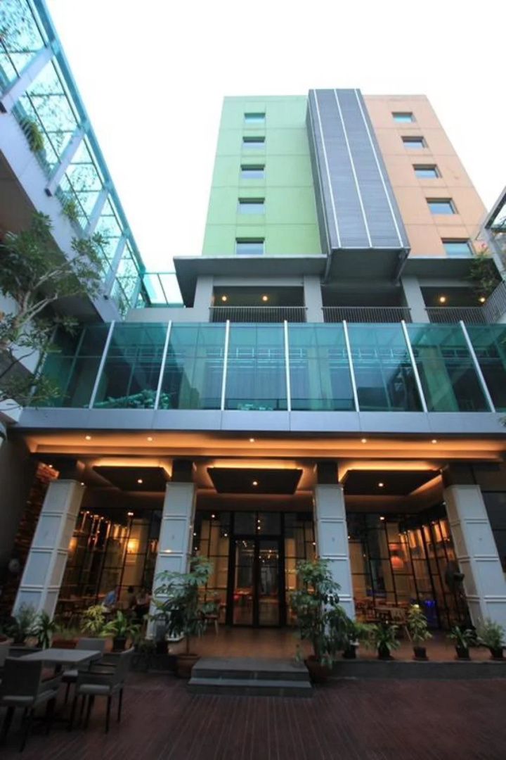 Photo - Sparks Life Jakarta, ARTOTEL Curated