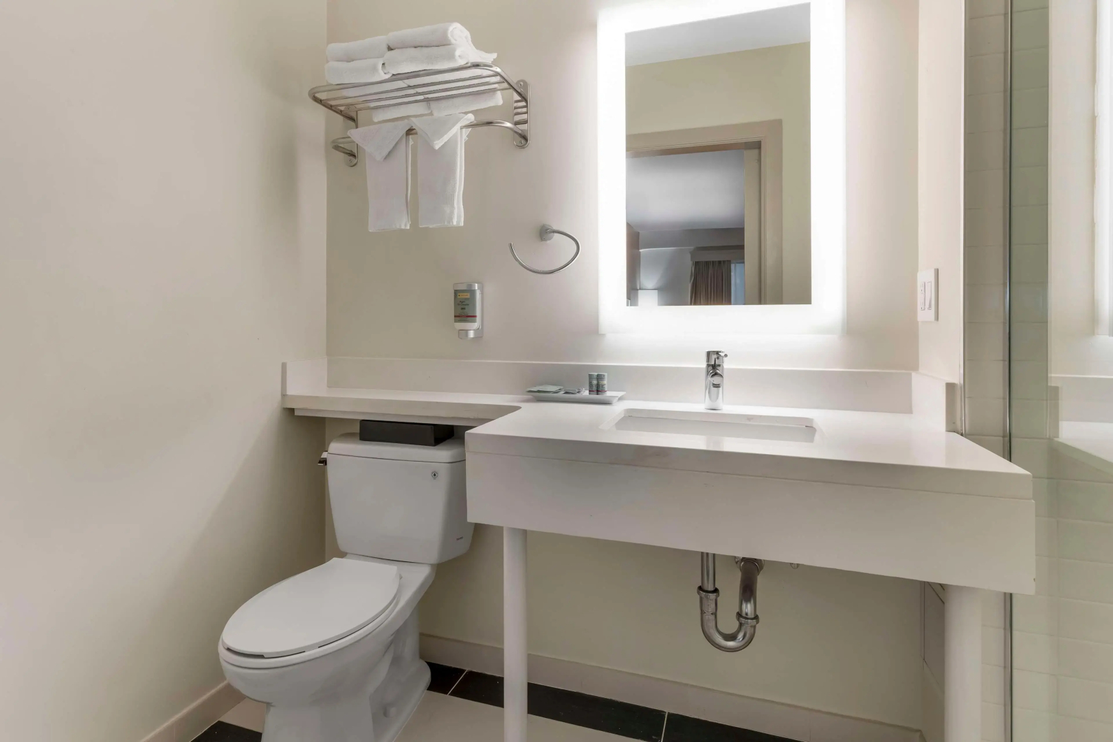 Photo - Best Western Red Coach Inn