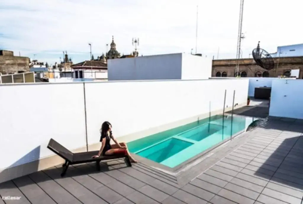 Photo - Welldone Quality - Crystal pool