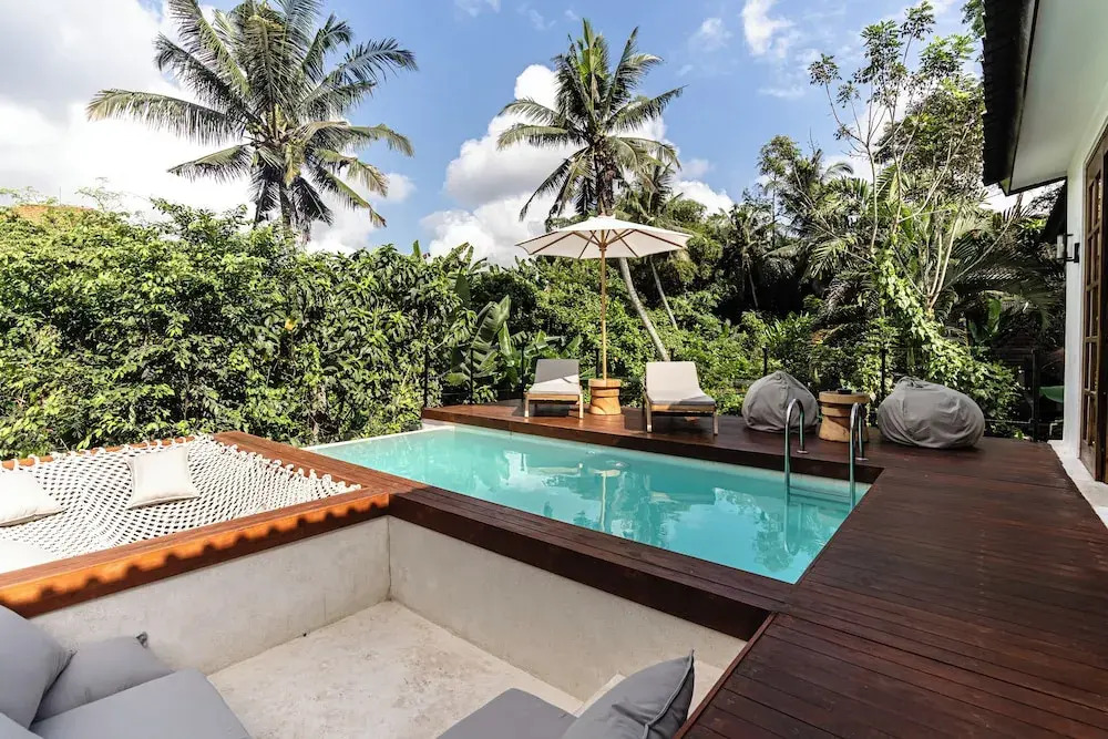 Foto - Garden Heights Villa by EVDEkimi - Elegant 3BR Jungle oasis with Hammock