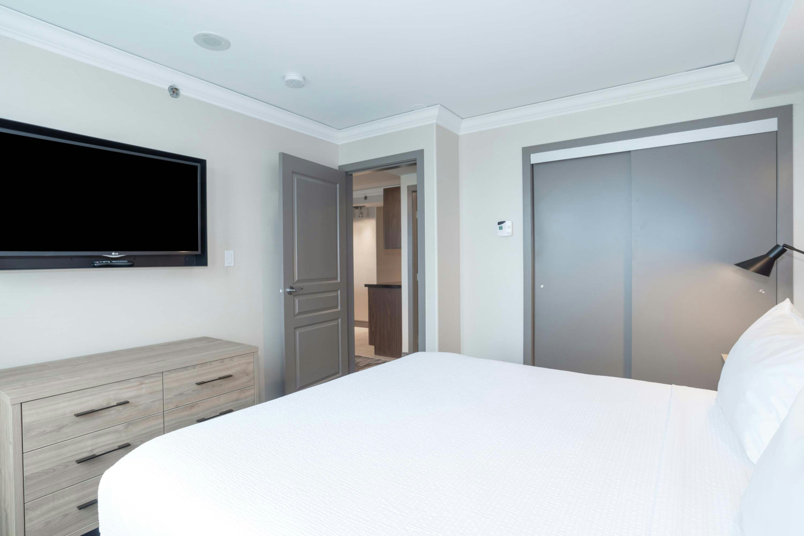 Photo - Sandman Signature Toronto Airport Hotel