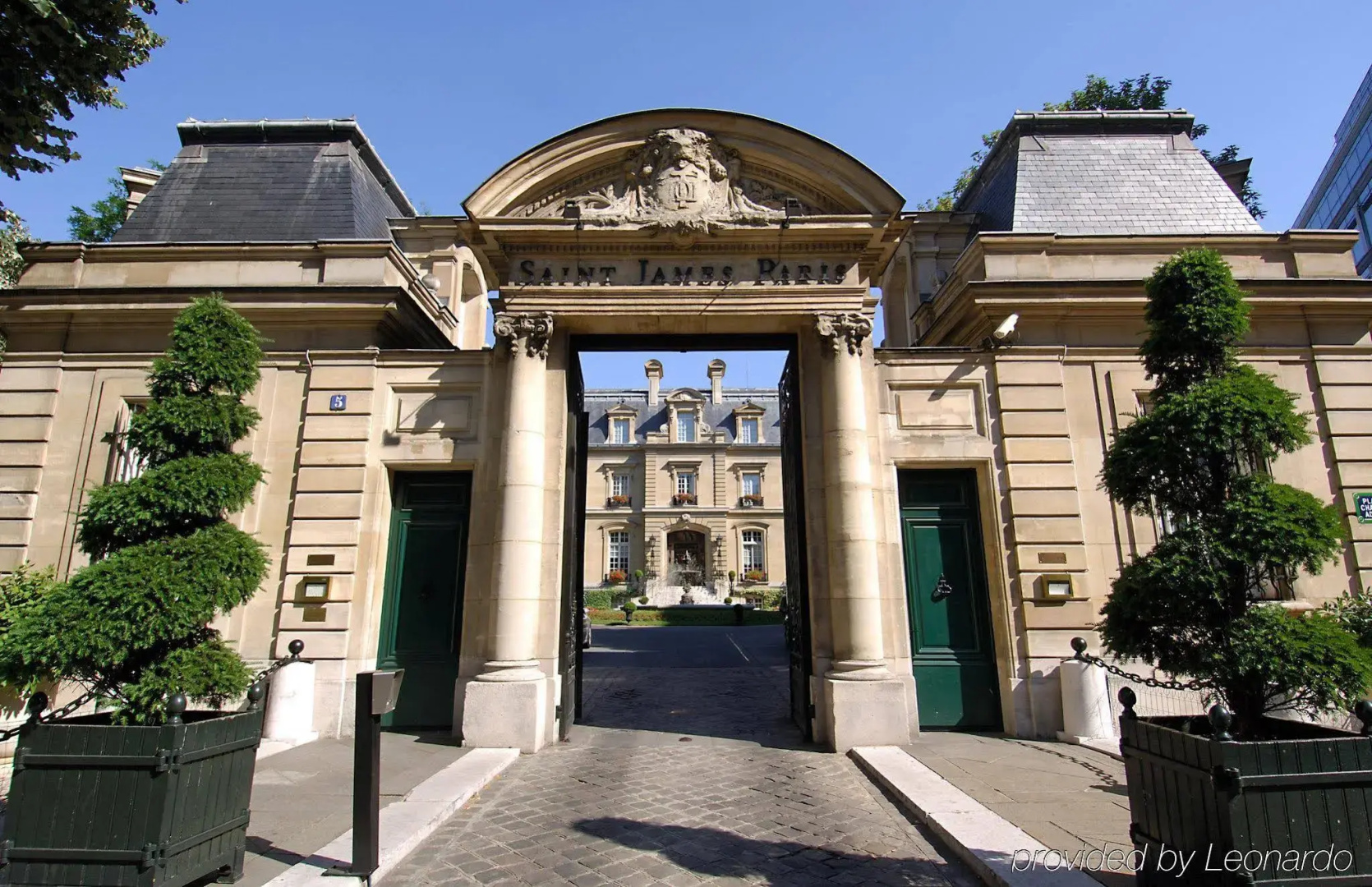 Photo - Saint James Paris