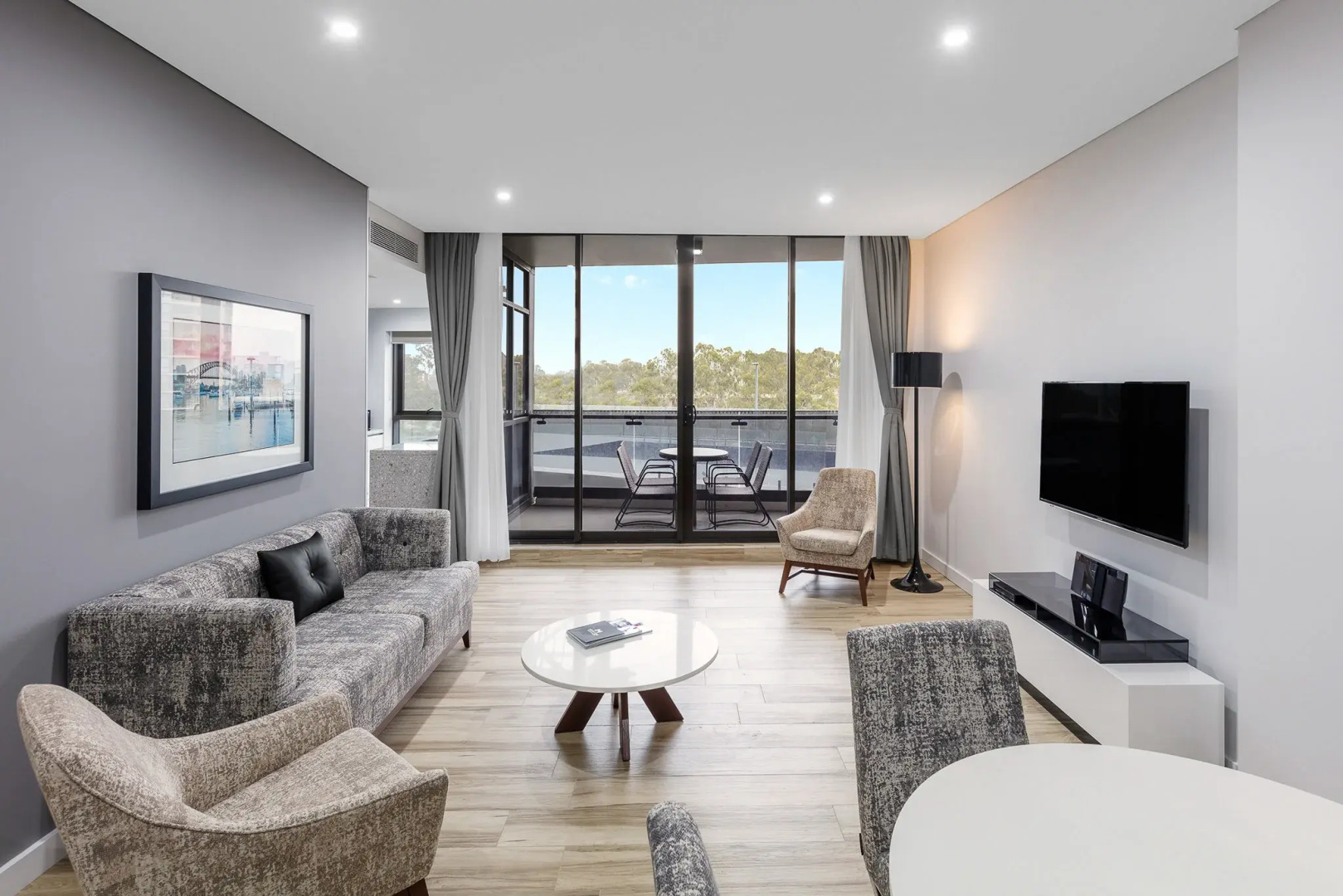 Photo - Meriton Suites Church Street, Parramatta