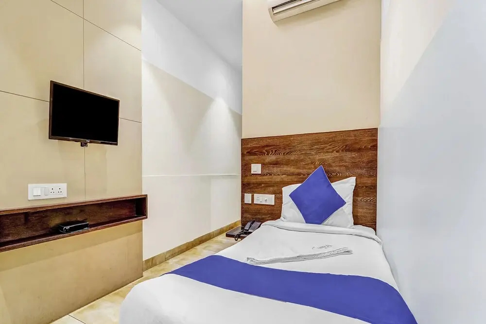 Foto - Hotel Karpagam Lodging House Nr Railway Station & Gandhipuram bus stand