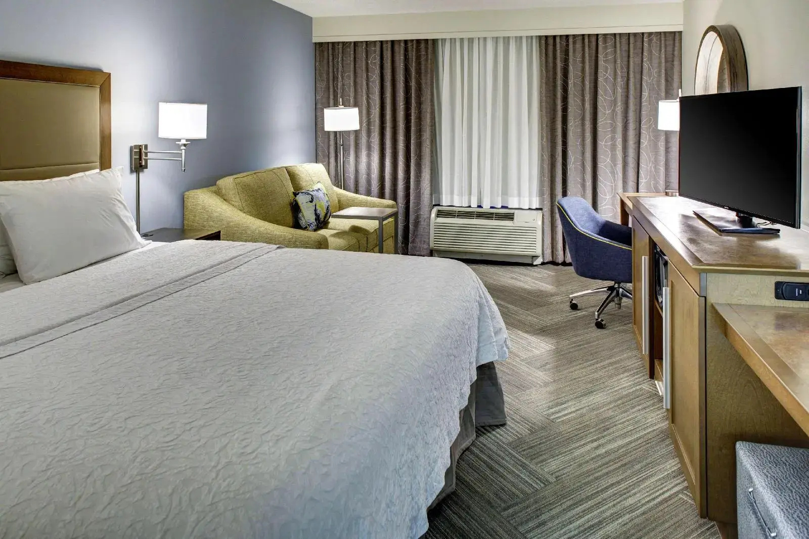 Photo - Hampton Inn & Suites at Lake Mary Colonial Townpark