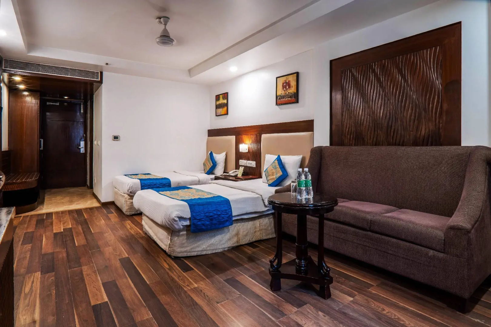 Photo - Hotel Le Roi Near New Delhi Railway Station