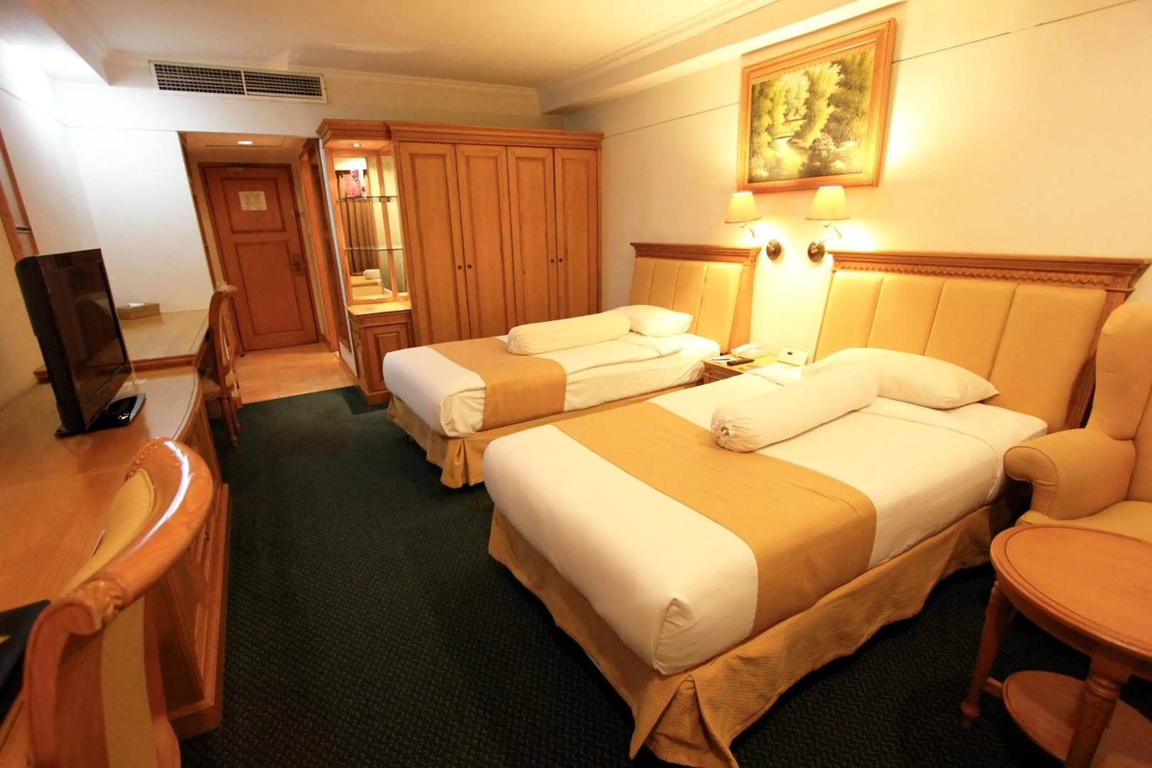 Harmoni Suites Hotel