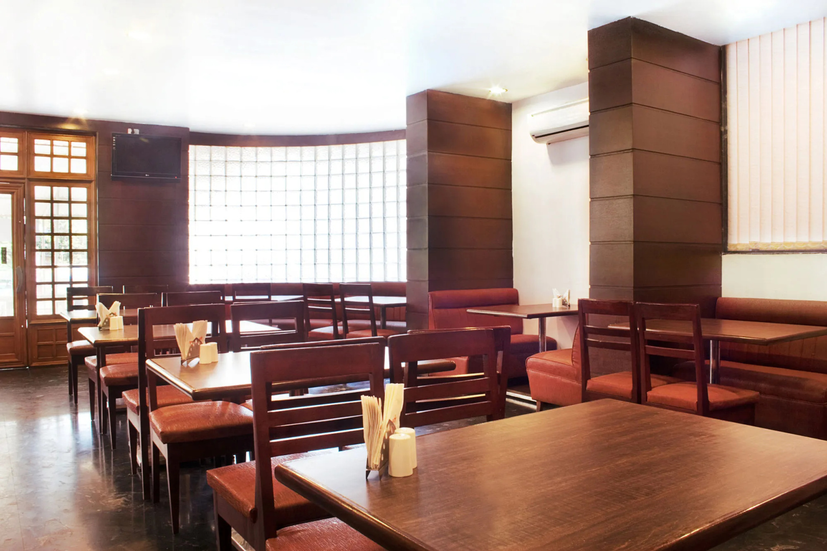 Photo - Hotel Lucky Goregaon