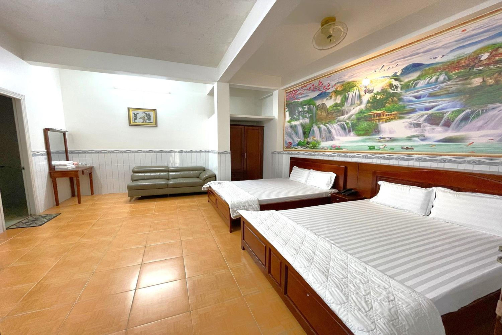 Photo - Spring Hung Anh Hotel - Sân Bay TSN Nhà Ga T3