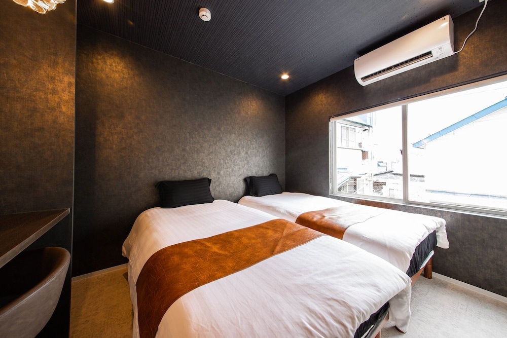 The Beehive Aioi