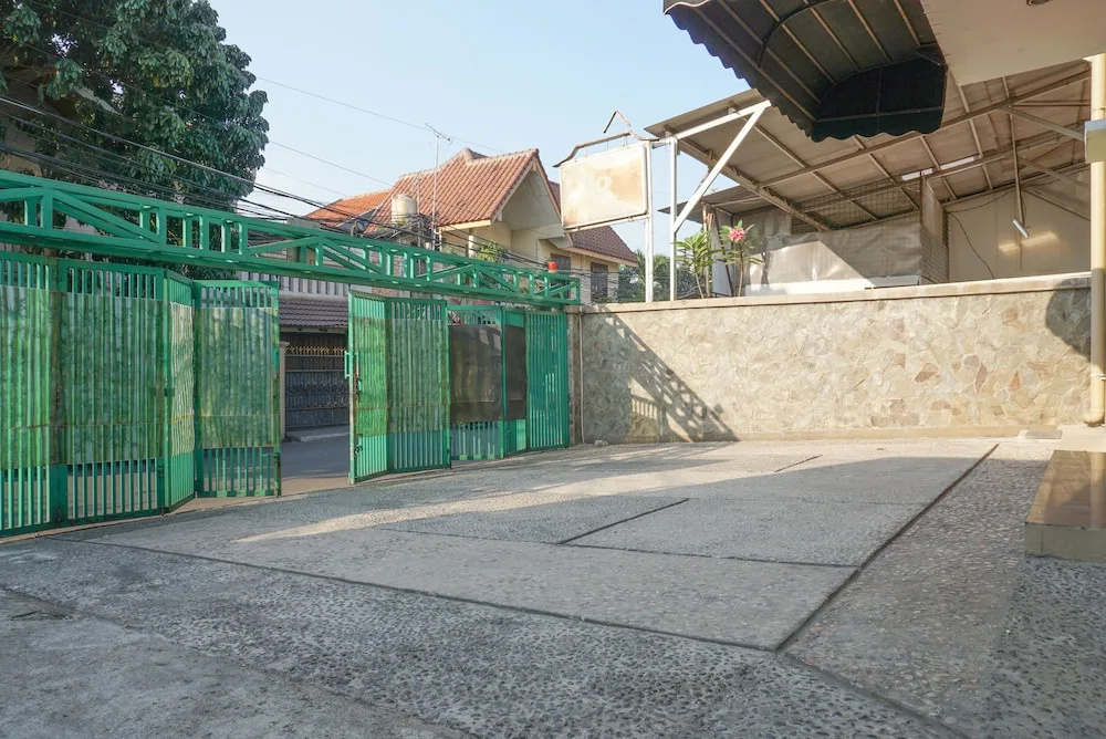Photo - RedDoorz near Kemang Square