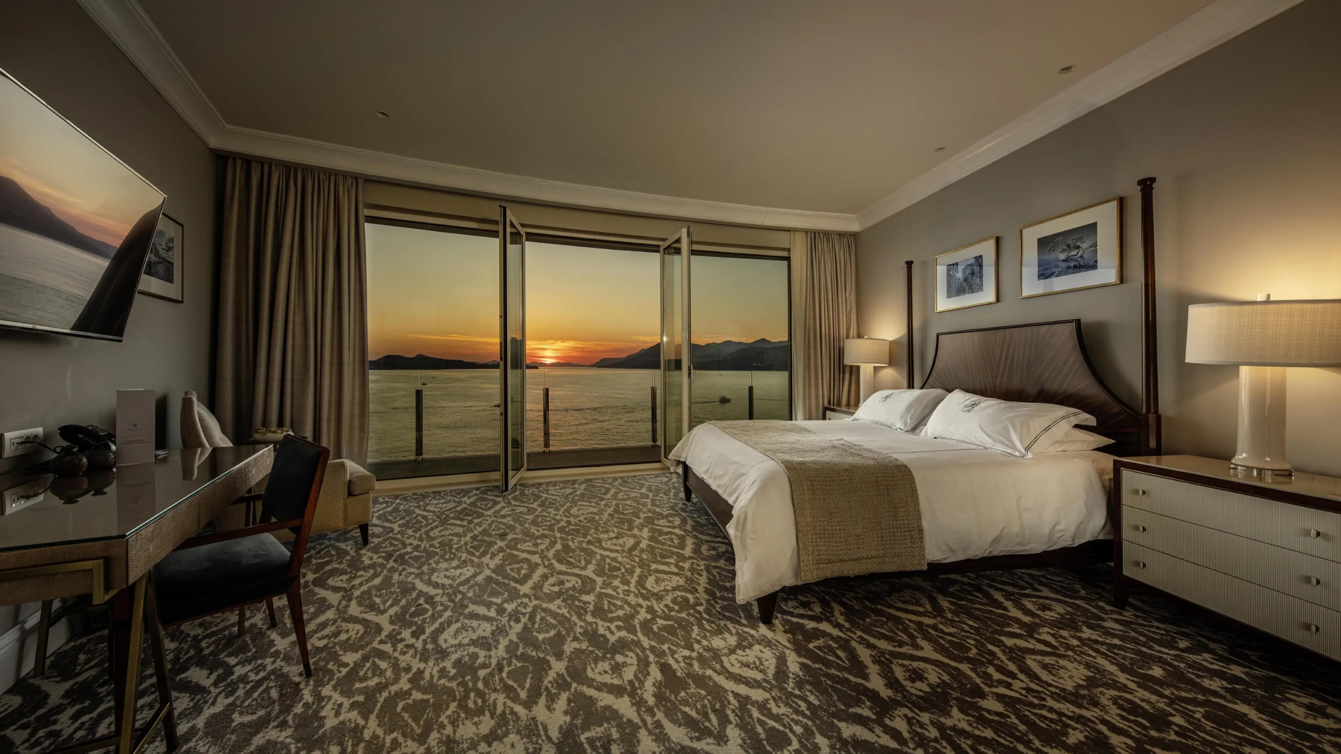 Photo - Royal Blue Hotel