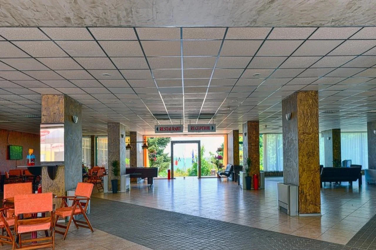 Photo - Hotel Ambassador - Free Parking