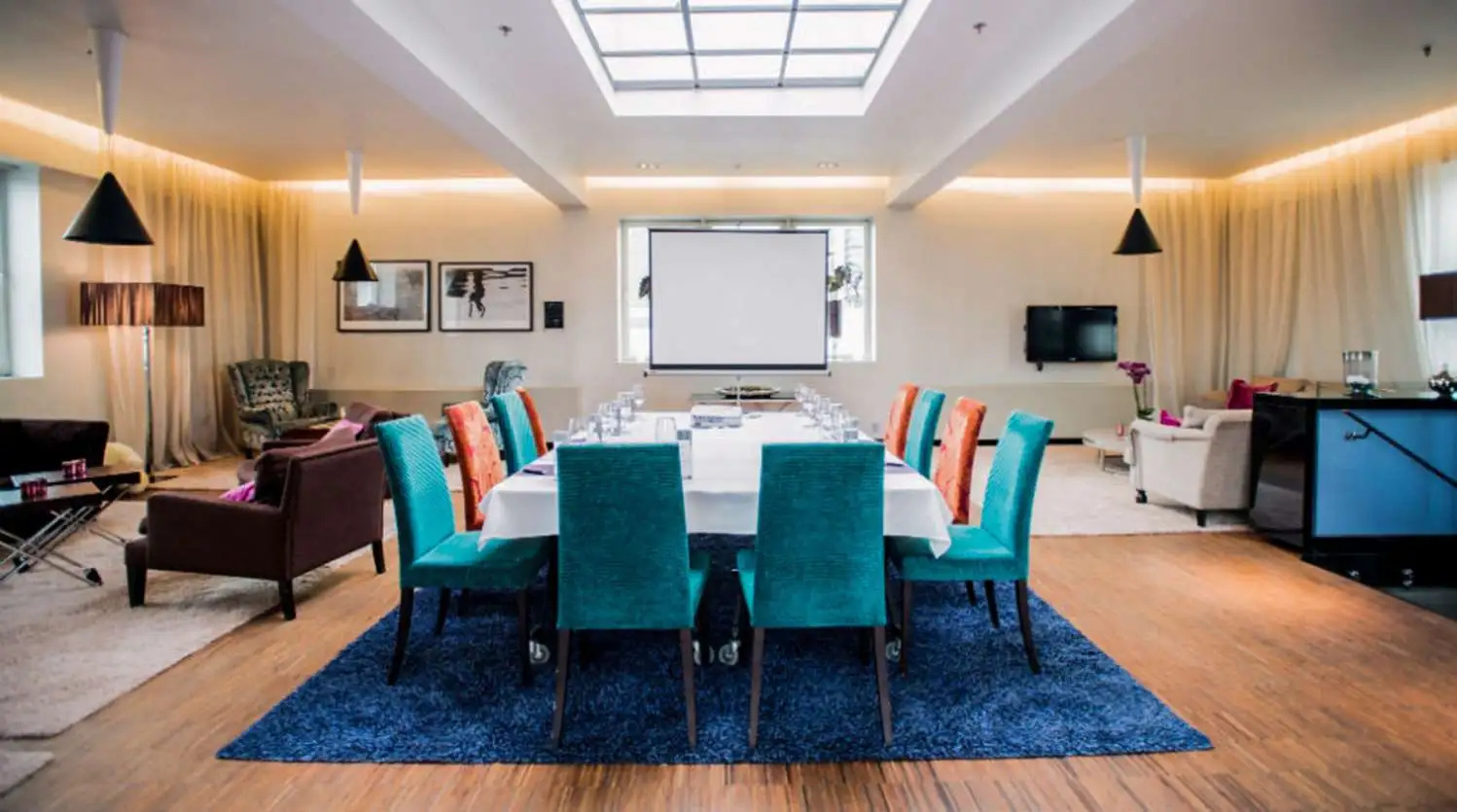 Photo - Home Hotel Folketeateret